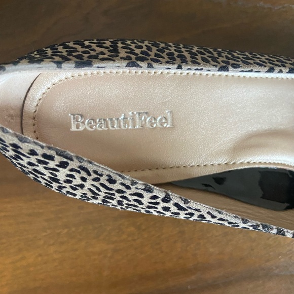 BeautiFeel Women's Black and Tan Patterned Kitten Heel Pumps Size 9 - Picture 4 of 6
